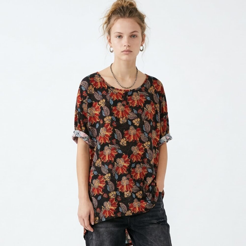 LuLaRoe T-Shirt Tunic Black Red Floral Grunge Indie Casual Festival Oversized S